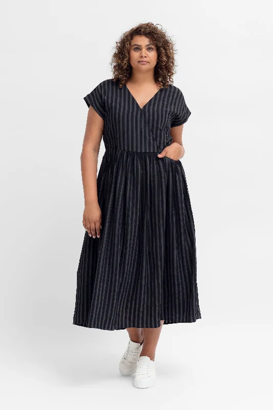 Ruffled unclassified dressesElk Ond Dress - Black Ruffled unclassified dresses